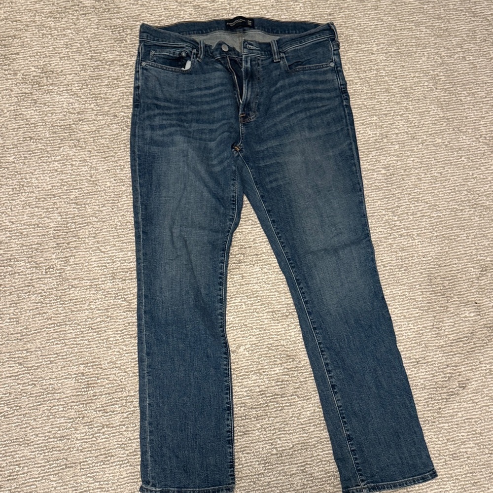 Abercrombie & Fitch Men's med wash Straight Jeans